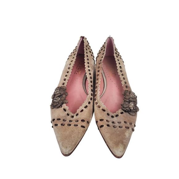 Richard Tyler Leather Flower Accent  Pointed Toe Flats - Picture 12 of 12